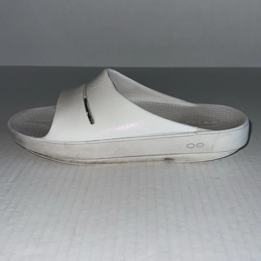 Oofos Ooahh White Slide Sandals
